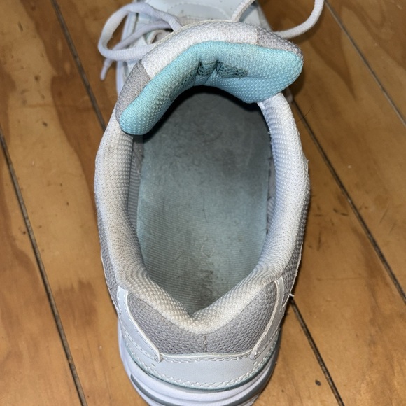 Vionic 23Walker Shoes size 9 - Picture 6 of 7